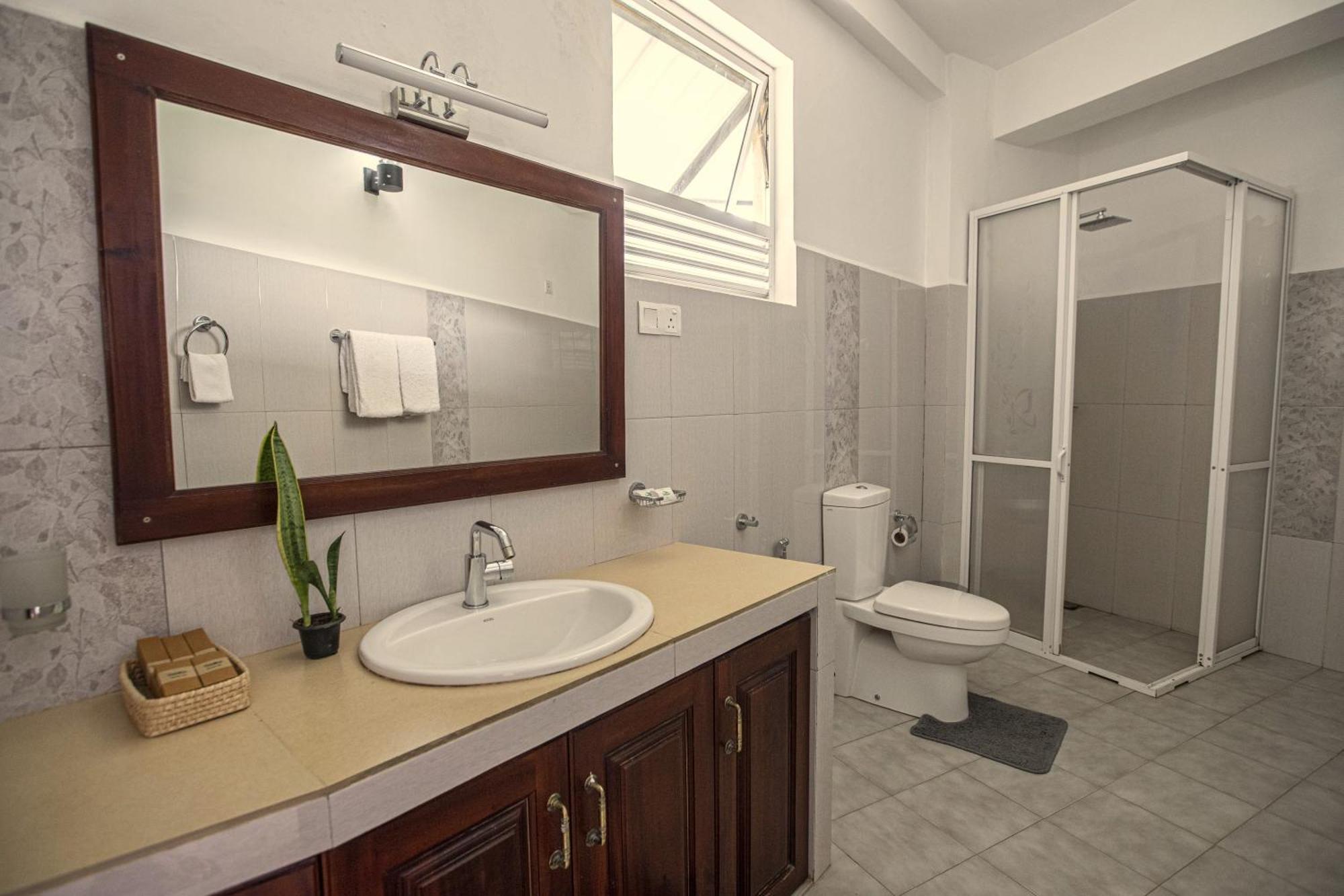 Hotel Onrock Ела Екстериор снимка