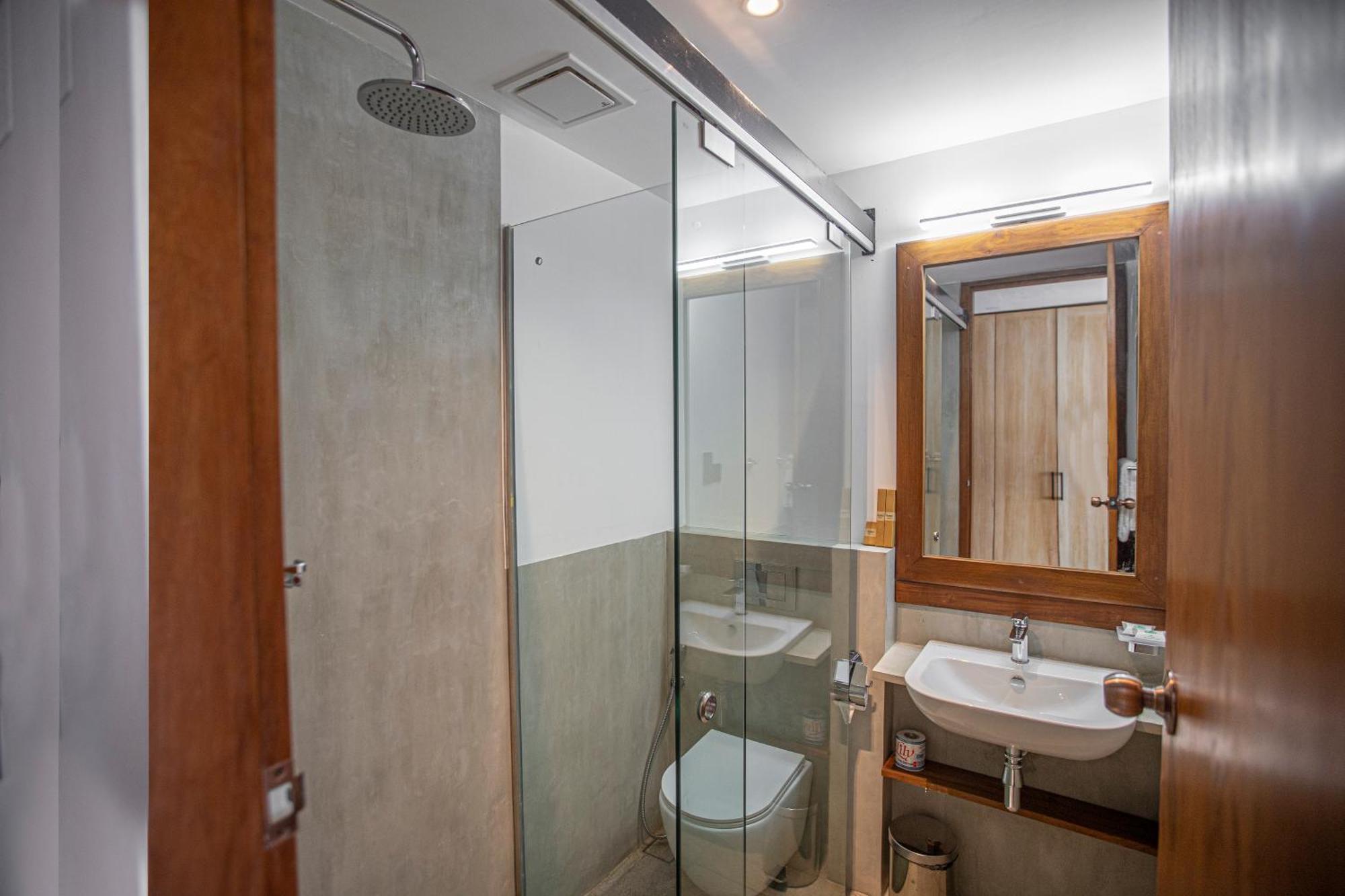 Hotel Onrock Ела Екстериор снимка