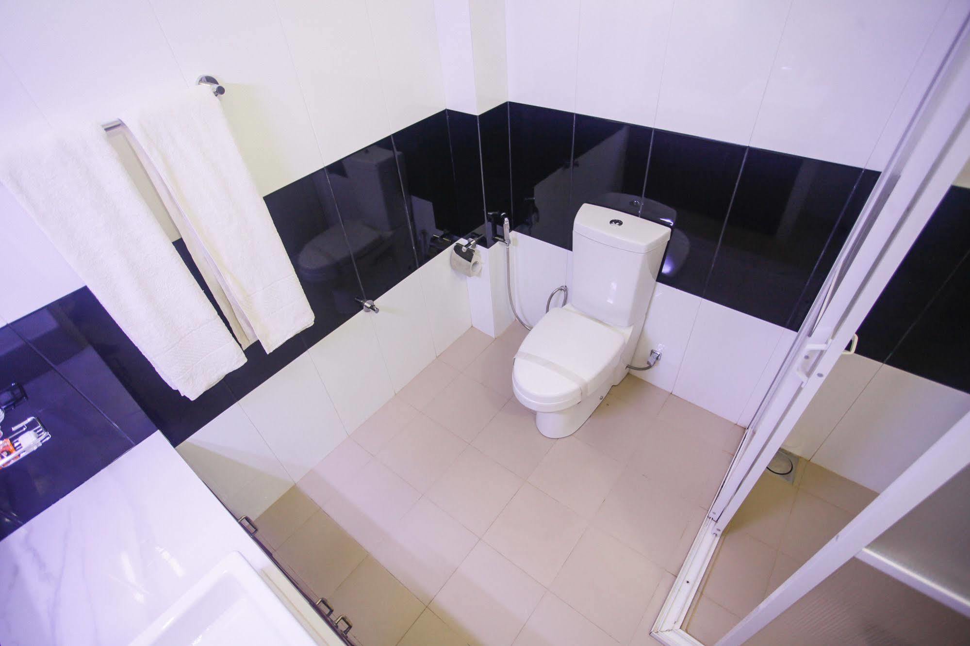 Hotel Onrock Ела Екстериор снимка