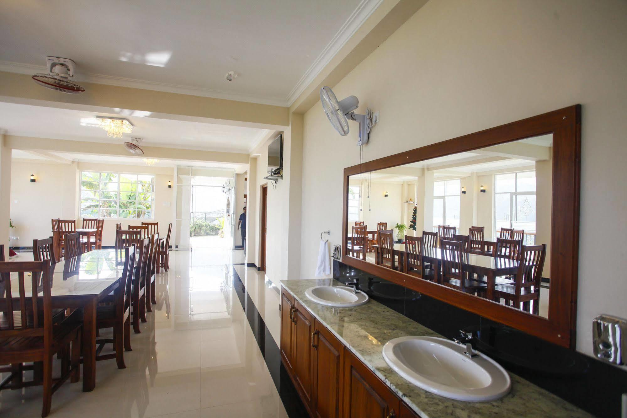 Hotel Onrock Ела Екстериор снимка